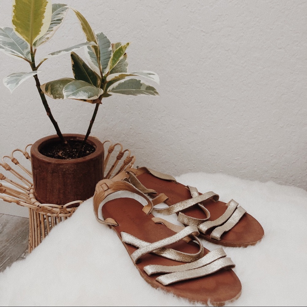 🚚 MOVING SALE! 🚚 Gold Lucky Brand sandals